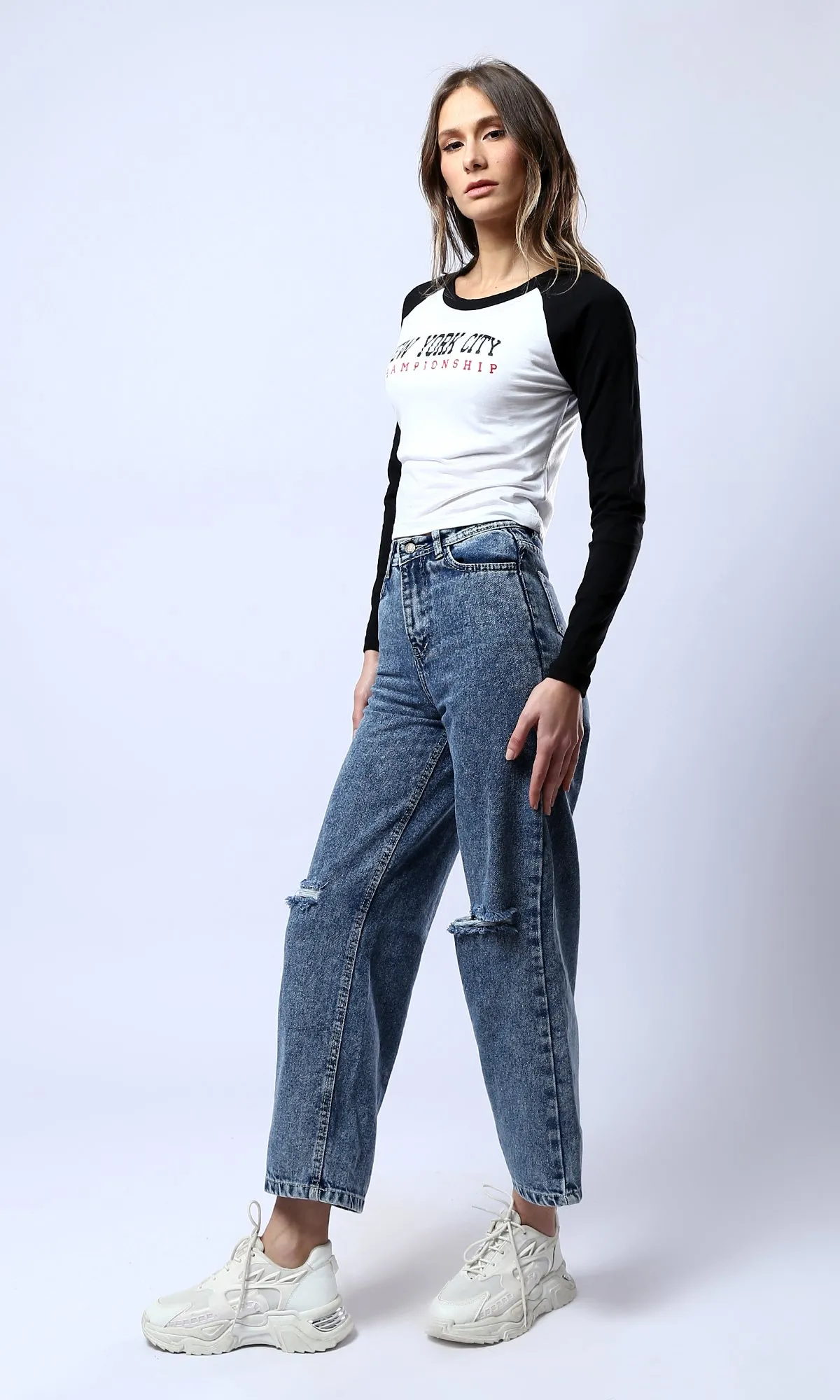 O179584 Comfy Straight Light Vintage Jeans With Front Cuts